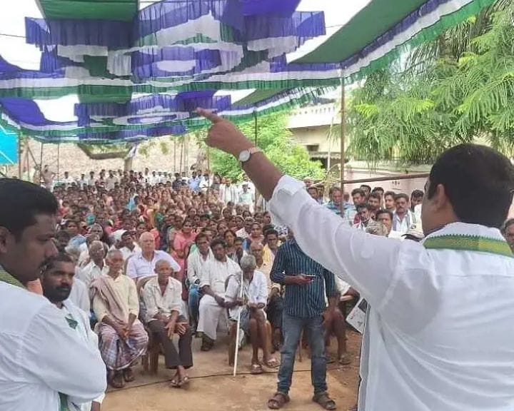 ఎంత మందికి ఉద్యోగాలు ఇచ్చారో సమాధానం చెప్పాలి”