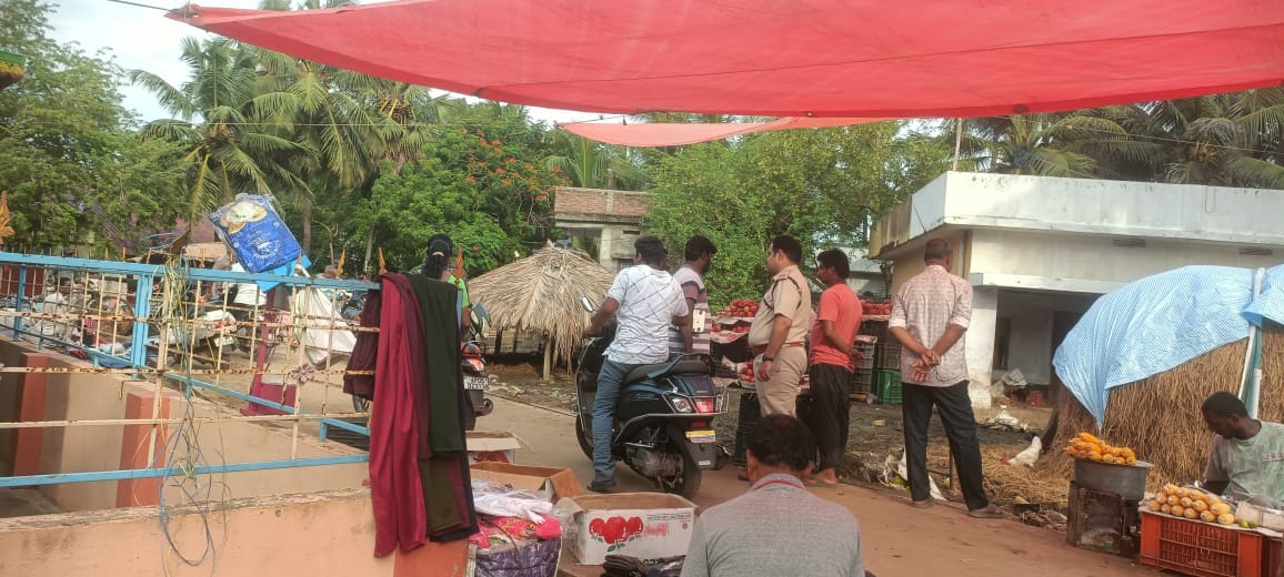 తునికలు, కొలతలు శాఖ అధికారుల ఆకస్మిక తనిఖీలు