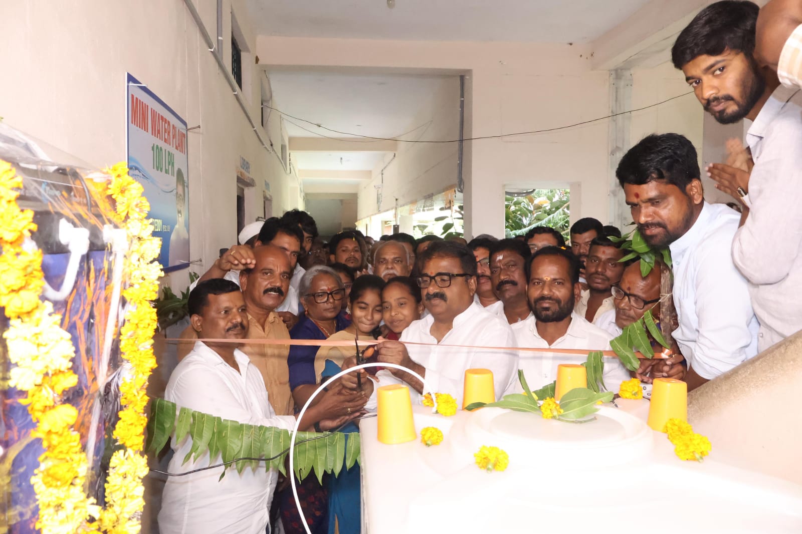 విద్యార్థులకు త్రాగునీటి సమస్య తీర్చిన! ఆవుల రాజిరెడ్డి
