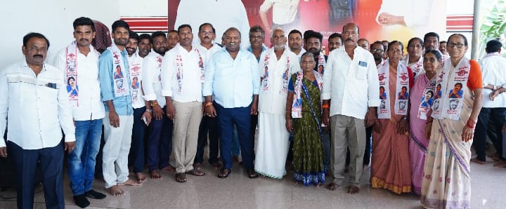 వైసీపీని వీడి పలువురు జనసేనలో చేరిక