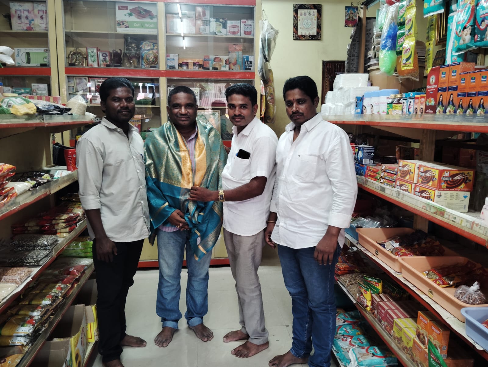 బిజెపి జిల్లా కోశాధికారి గ్రంధి నానాజీకి సుధీర్ సన్మానం
