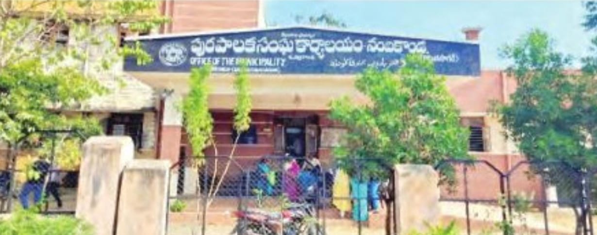 మూడు నెలలుగా జీతాలు లేక అవస్థలు పడుతున్న నందికొండ మున్సిపల్ కార్మికులు