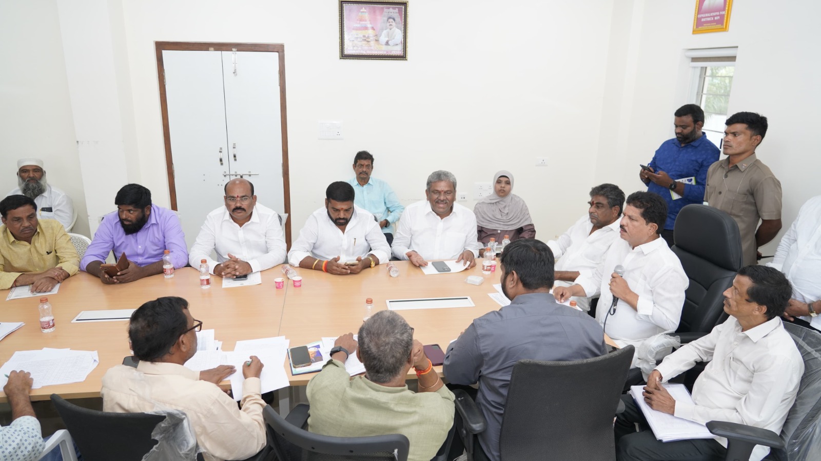 నిధులు కేటాయించినా పనుల్లో ఎందుకు అలసత్వం…అధికారుల పై అసహనం వ్యక్తం చేసిన ఎమ్మెల్యే మాధవరం కృష్ణారావు