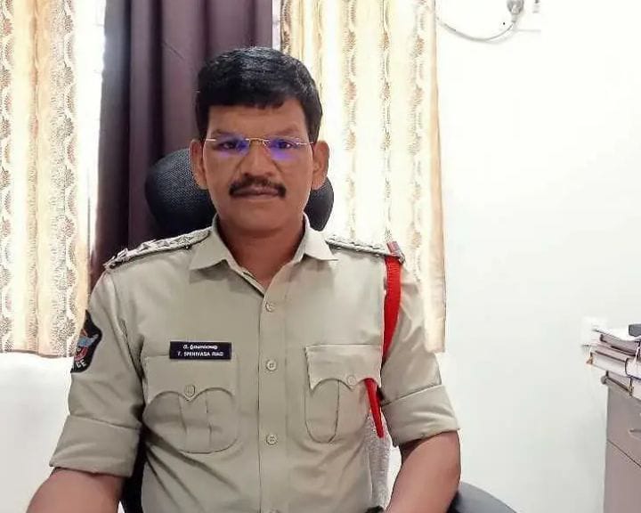గంజాయితో ముగ్గురి అరెస్ట్‌: సీఐ