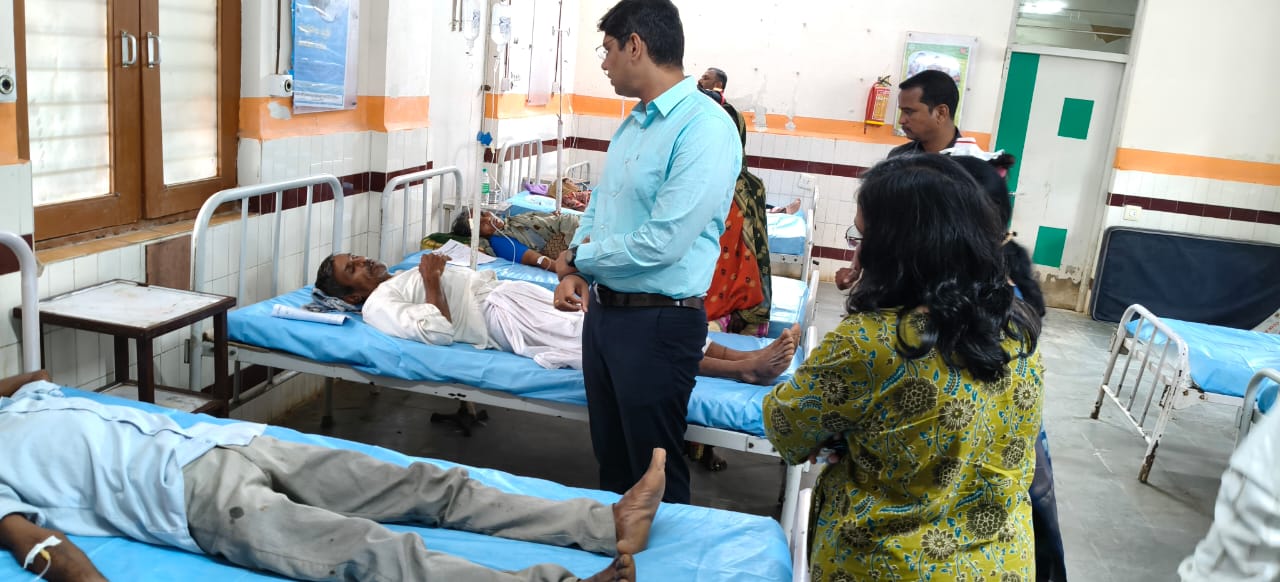 మద్నూర్ మండల కేంద్రంలో హాస్పిటల్ ను సందర్శించిన జిల్లా కలెక్టర్…