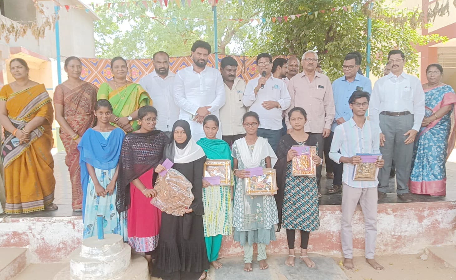 విద్య ద్వారా ఉన్నత శిఖరాలు అధిరోహించవచ్చు