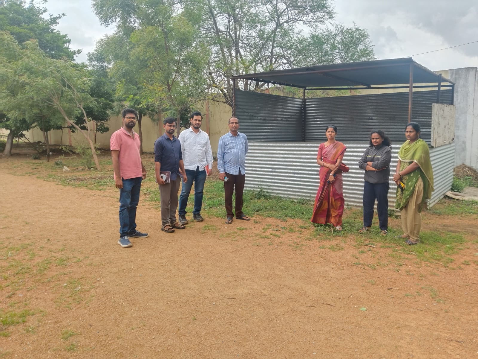 కలెక్టర్ గారు మంజూరు చేసిన 2 లక్షల పనుల ప్రారంభానికి స్థలం పరిశీలించిన మండల అధికారులు