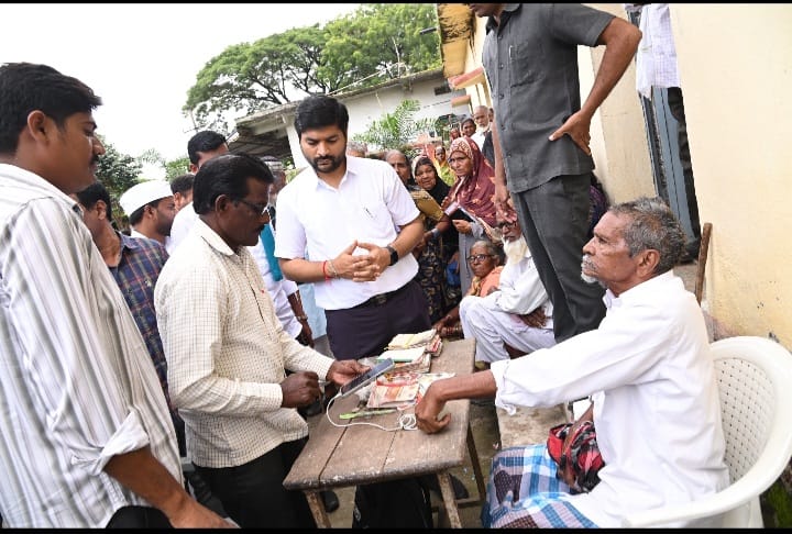అర్హత కలిగిన ప్రతి ఒక్కరికి రేషన్ కార్డు అందిస్తాం…