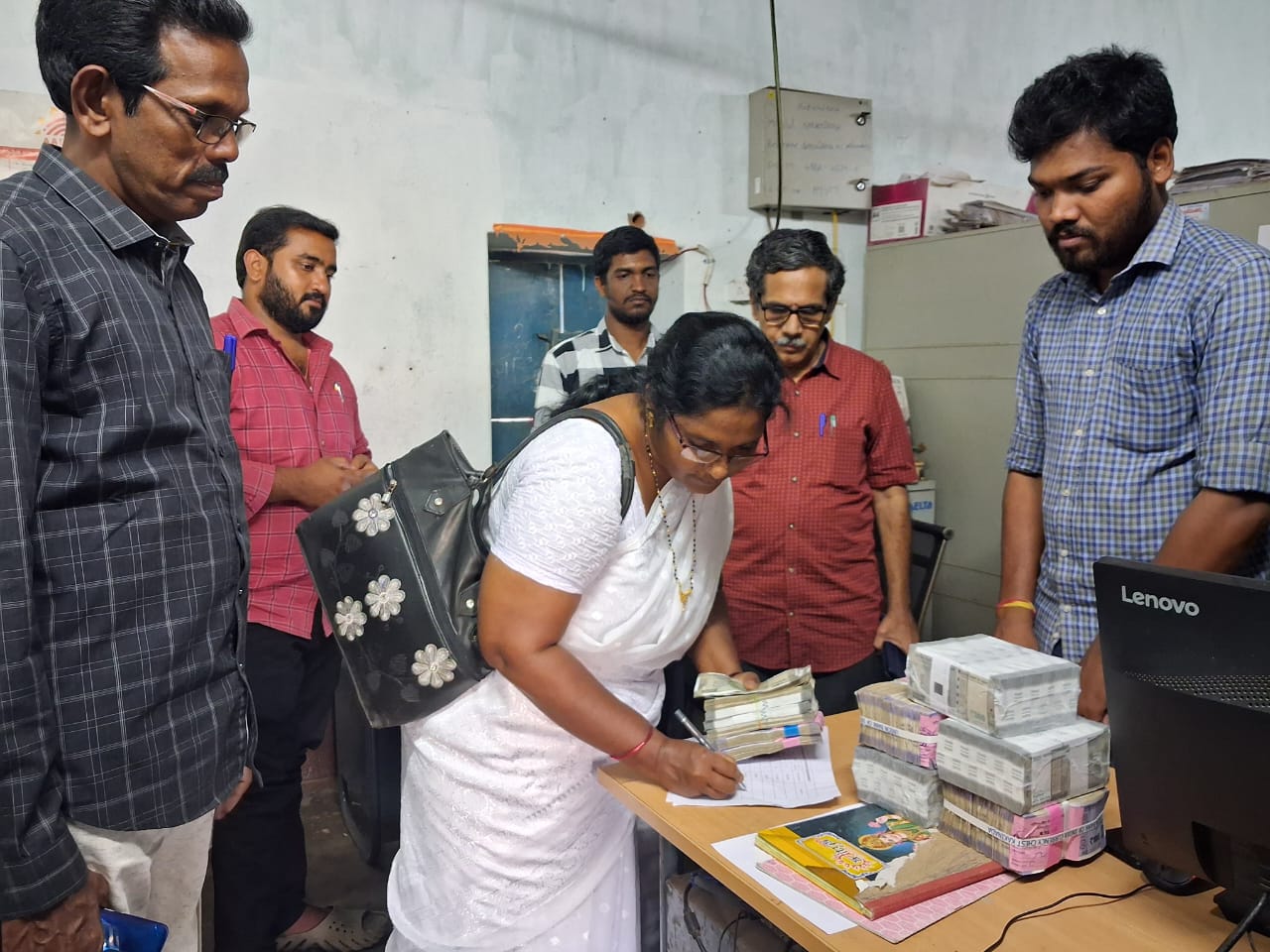 పింఛన్లు పంపిణీకి సర్వం సిద్ధం