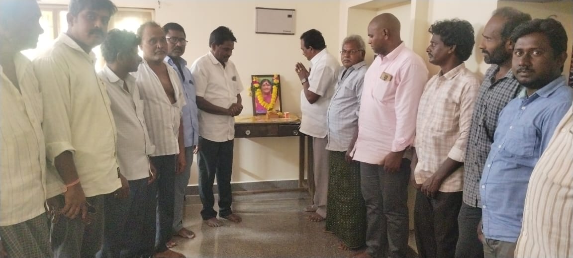 లక్ష్మీవాడలో పితాని పరామర్శ