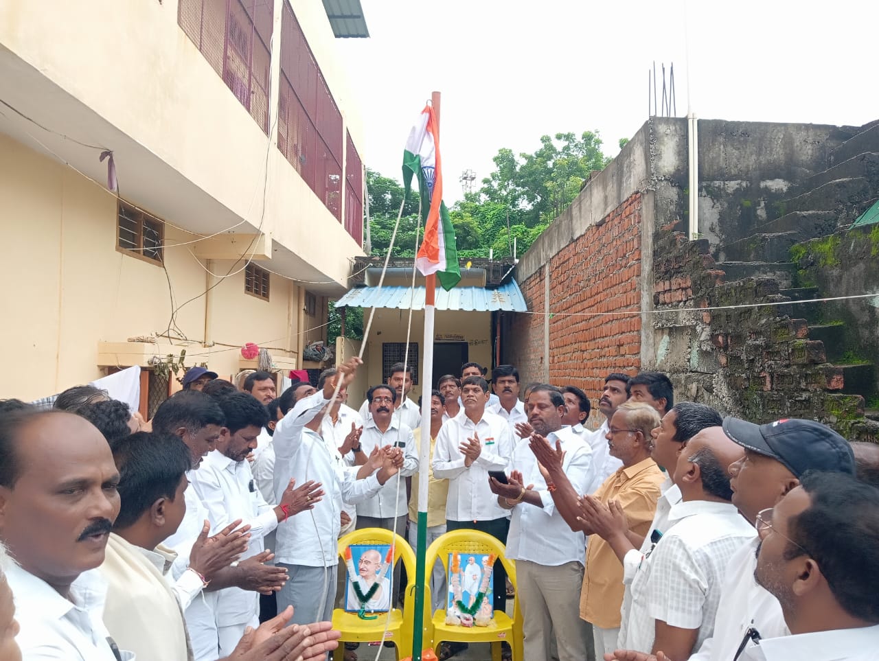 కాంగ్రెస్ పార్టీ కార్యాలయంలో 79వ స్వాతంత్ర్య దినోత్సవ వేడుకలు