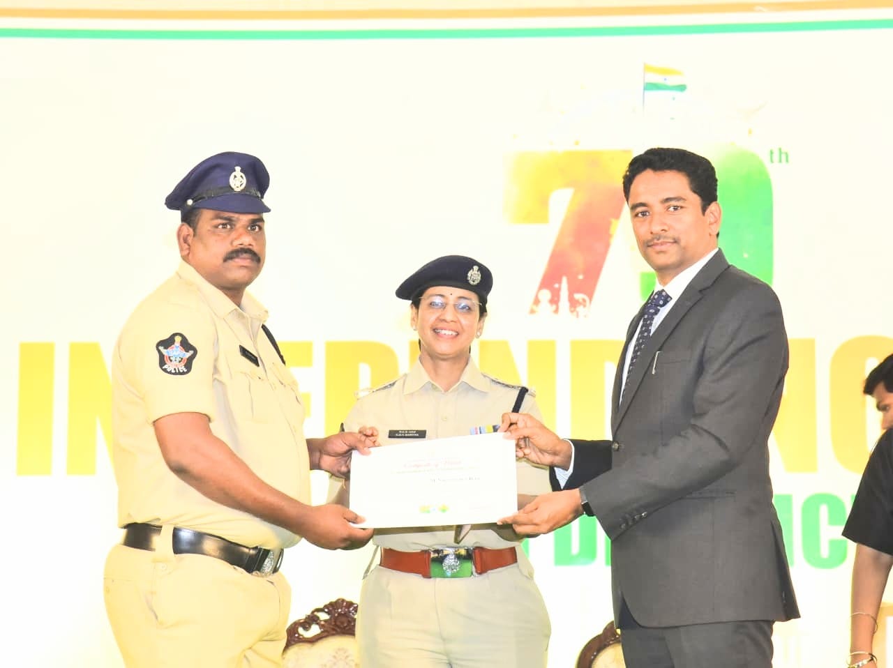 కానిస్టేబుల్ నాని మాగులూరి కు ఉత్తమ సేవా పథకం అవార్డు