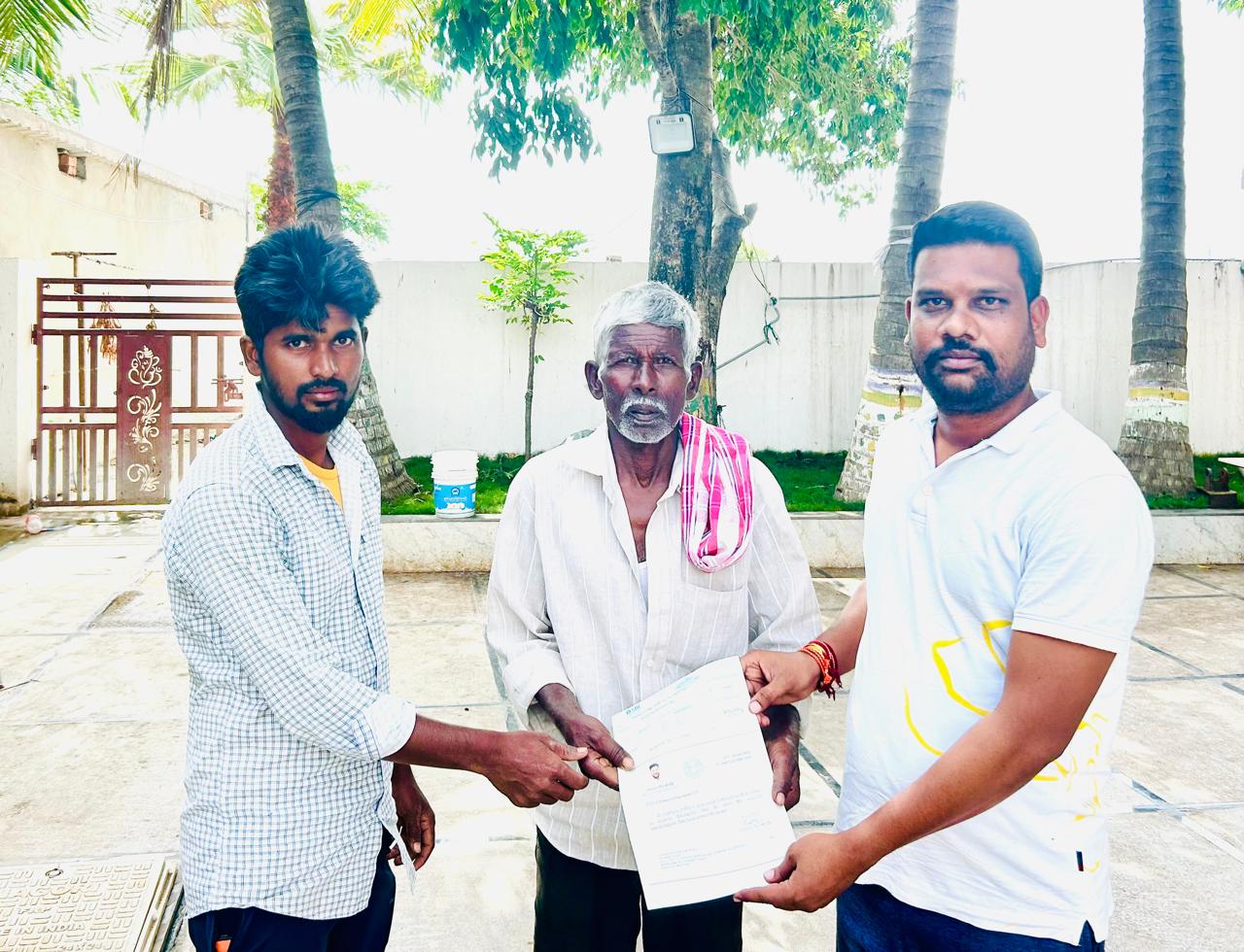ముఖ్యమంత్రి సహాయనిధి చెక్కు అందజేత