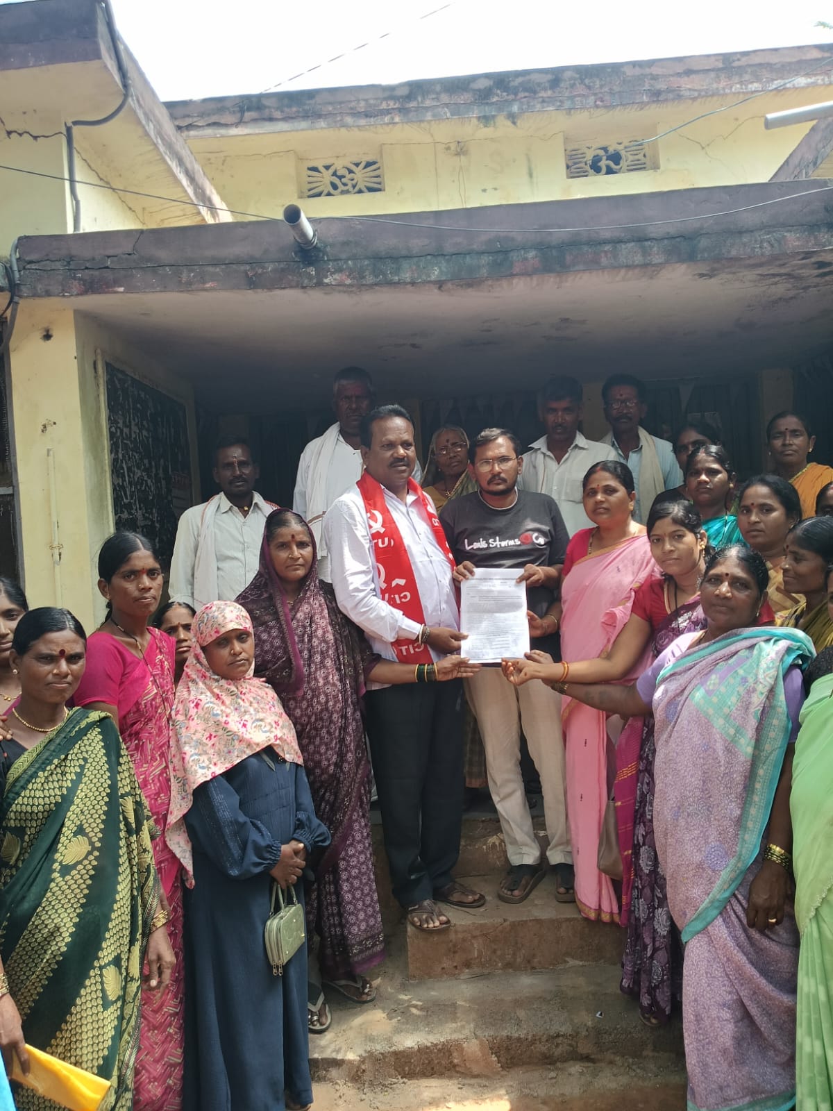 మధ్యాహ్న భోజన పథకం కార్మికుల పెండింగ్ బిల్లులు ఐదు నెలల వేతనాలు ఇవ్వాలని. సిఐటియు డిమాండ్.