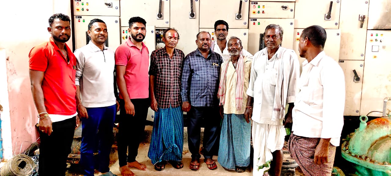ఎల్ 35 లిఫ్టు కు నీటిని విడుదల చేస్తున్న చైర్మన్.