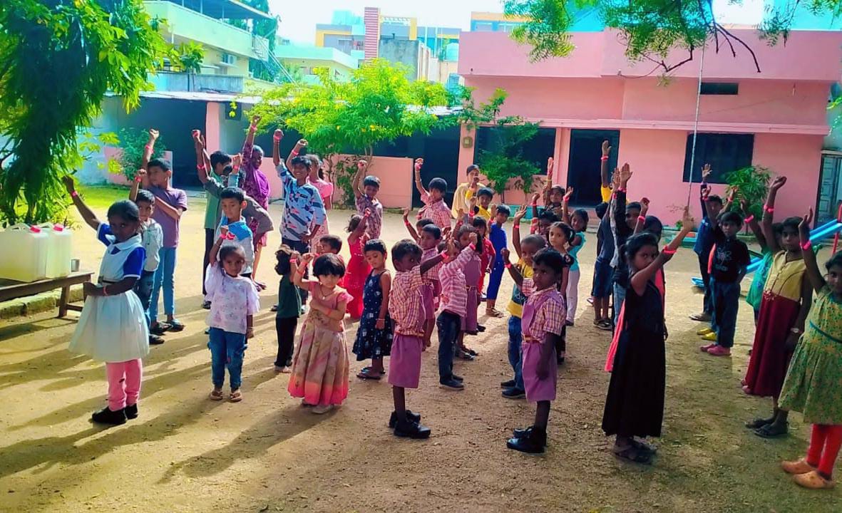 వివేకానంద లో ఫ్రెండ్ షిప్ డే వేడుకలు