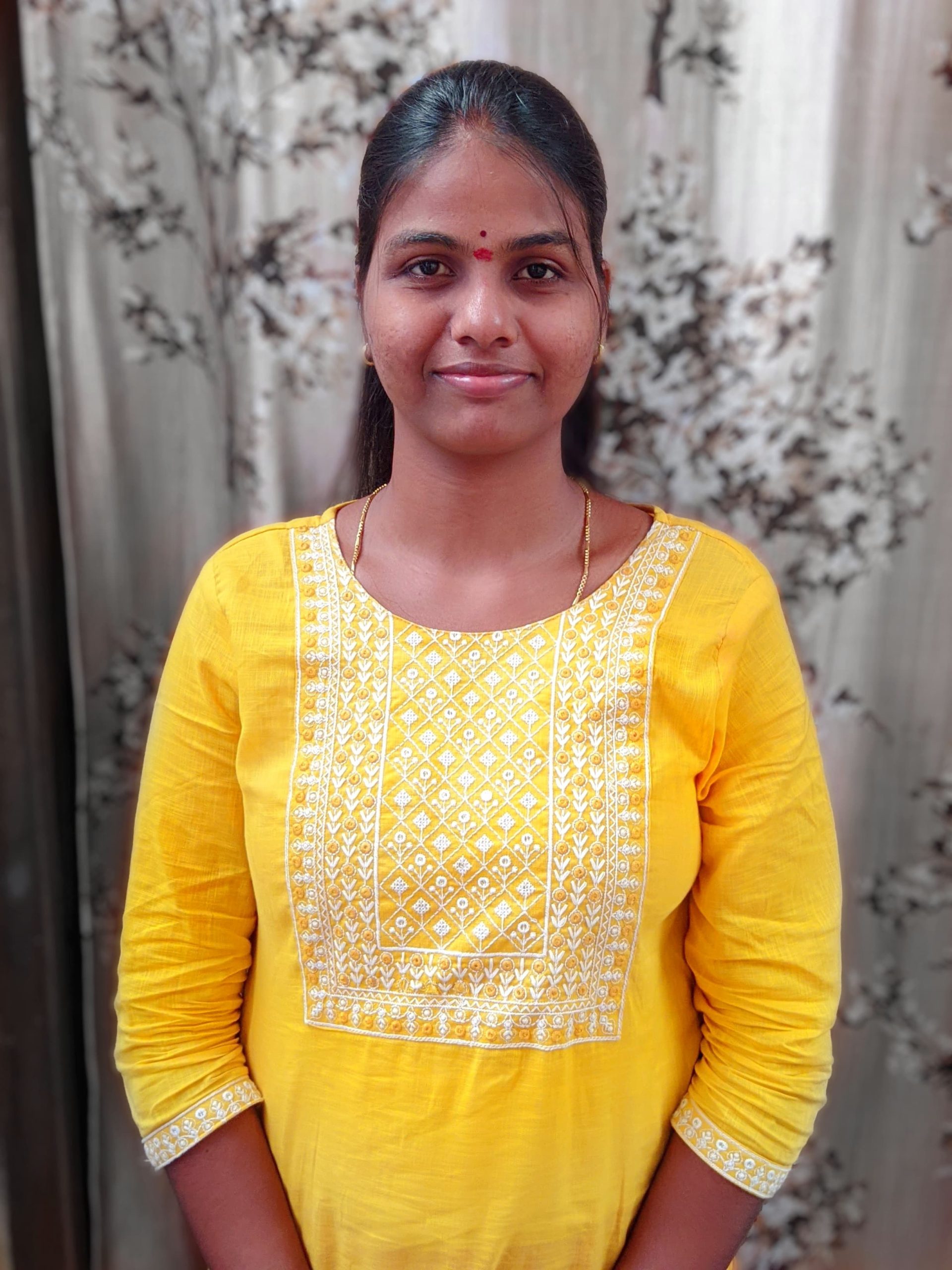 తండ్రి బాటలోనే నడిచి పోలీసుగా ఎంపికైన కుమార్తె