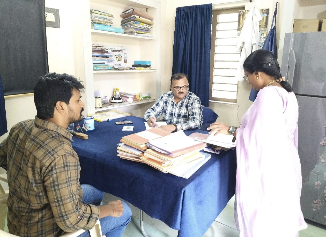 గవరపాలెం వెటర్నరీ డిస్పెన్సరీ ని ఆకస్మిక తనిఖీ – డిప్యూటీ డైరెక్టర్ ఎం చంద్రశేఖర్