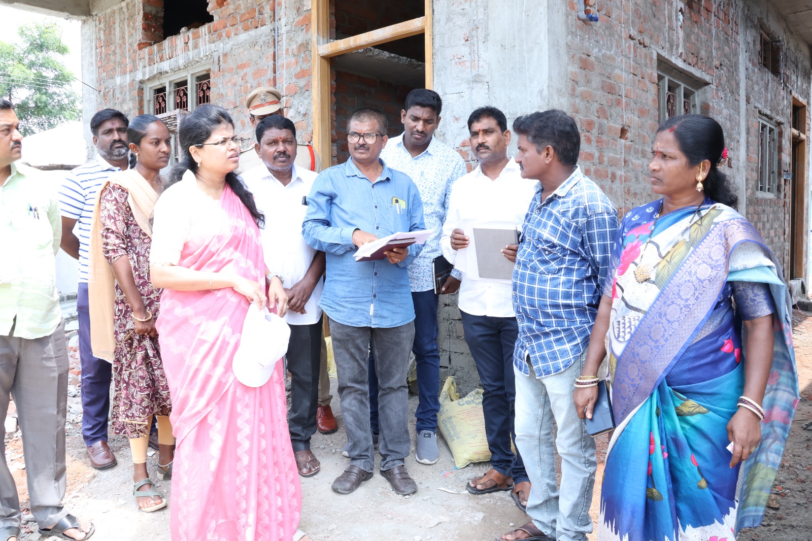 ఇందిరమ్మ ఇండ్ల నిర్మాణాలను పరిశీలించిన హన్మకొండ జిల్లా కలెక్టర్ స్నేహ శబరీష్.