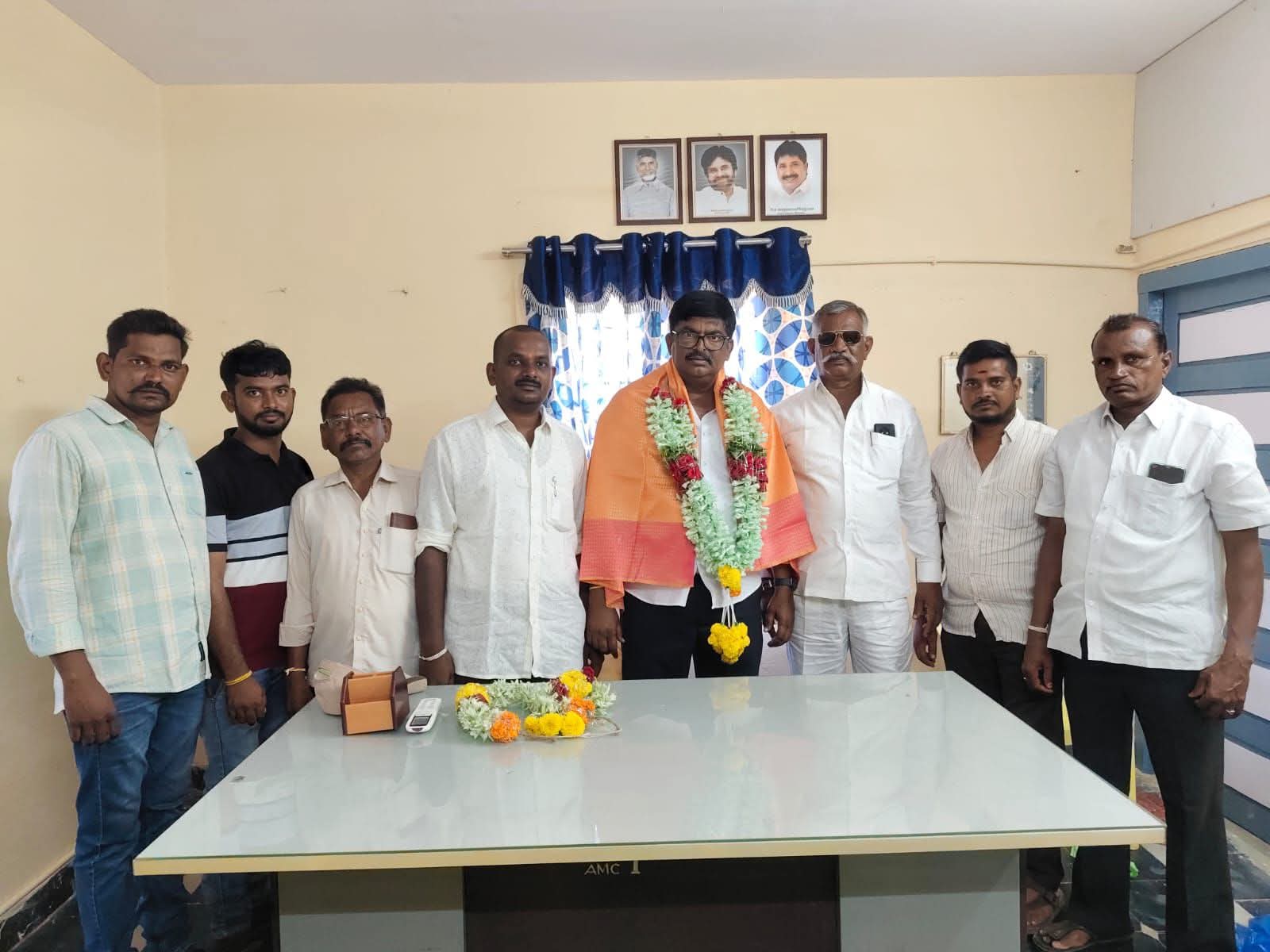 నూతన కంభం మార్కెట్ యార్డ్ చైర్మన్ పూనూరు ను కలిసిన చెట్టిచెర్ల టీడీపీ లీడర్స్