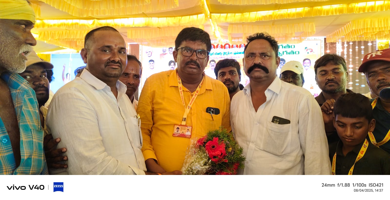 నూతన కంభం మార్కెట్ యార్డ్ చైర్మన్ పూనూరు ను కలిసిన మేఘన హోటల్ అధినేత.