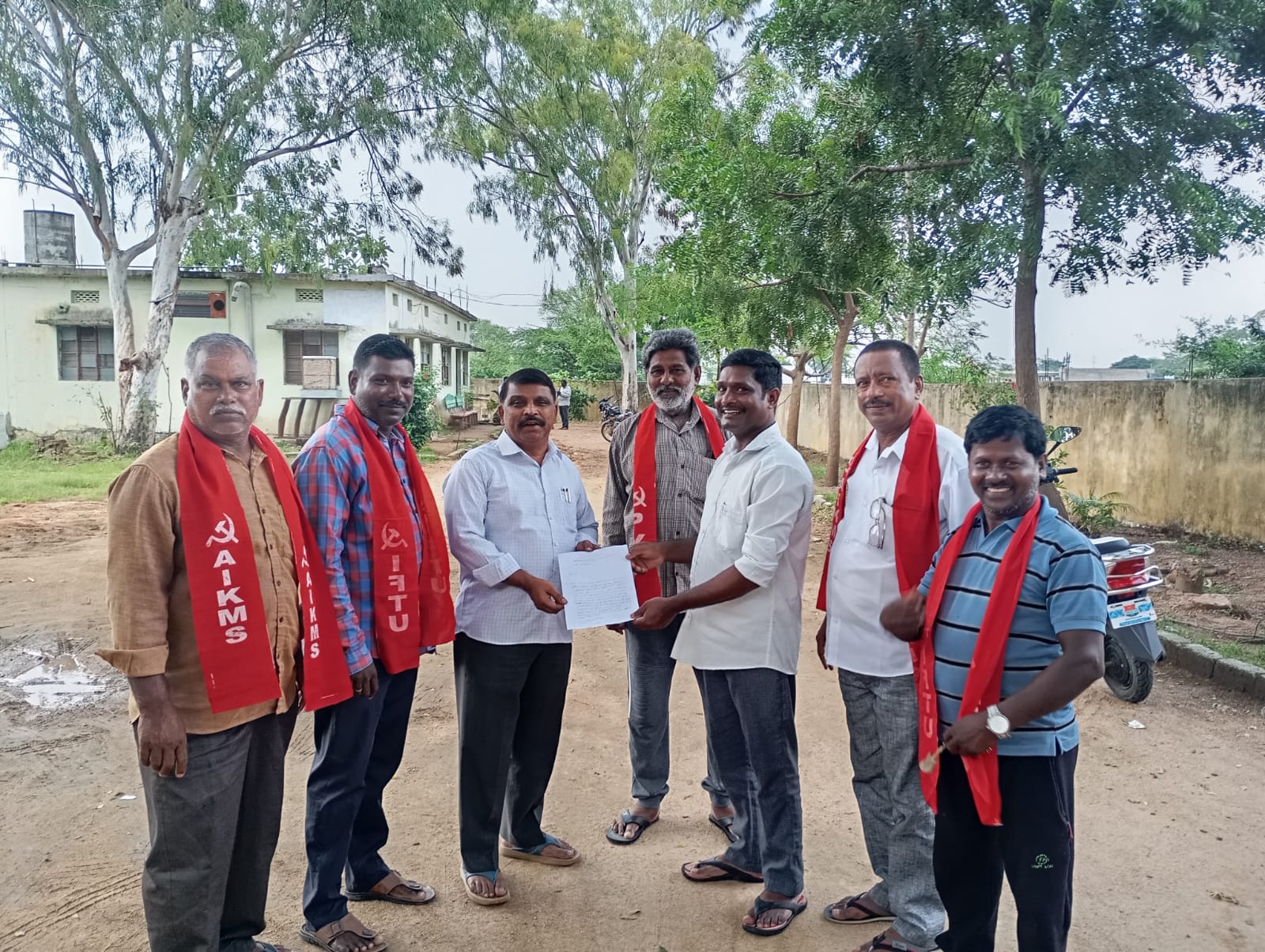 పోడు సాగు భూములకు పట్టాలు ఇవ్వాలి, ఏఐకేఎంఎస్.,!