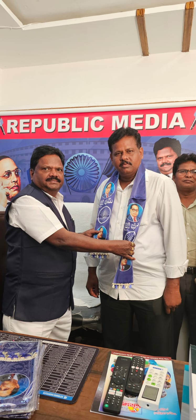 రిపబ్లికన్ పార్టీ ఆఫ్ ఇండియా పార్టీకి పల్నాడు పేట కు ఇన్ చార్జిగా జాన్ వంజా ముత్తయ్య.