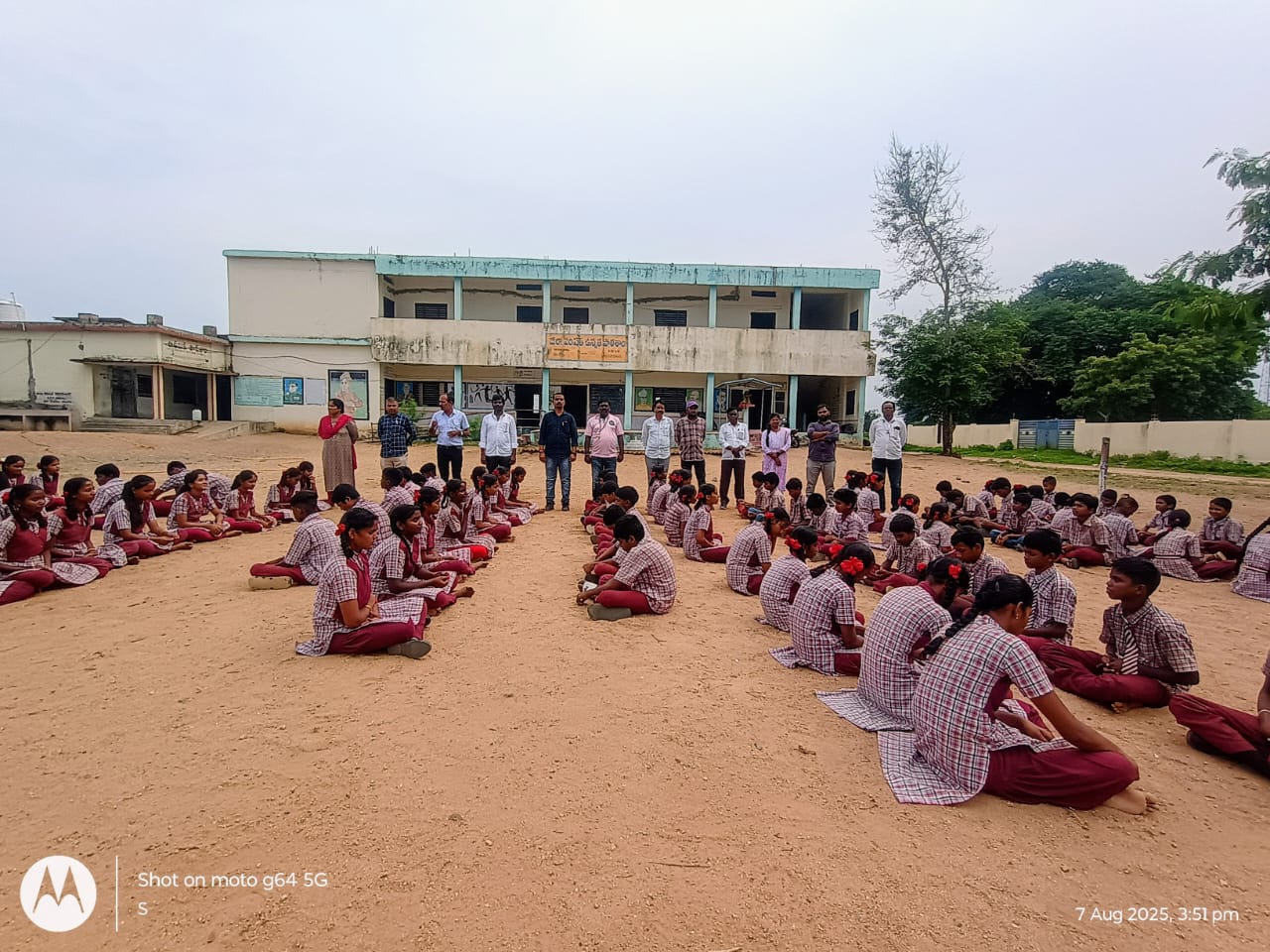 తడపాకల్ హై స్కూల్లోఘనంగా నిర్వహించుకున్న రాఖీ పండుగ వేడుకలు