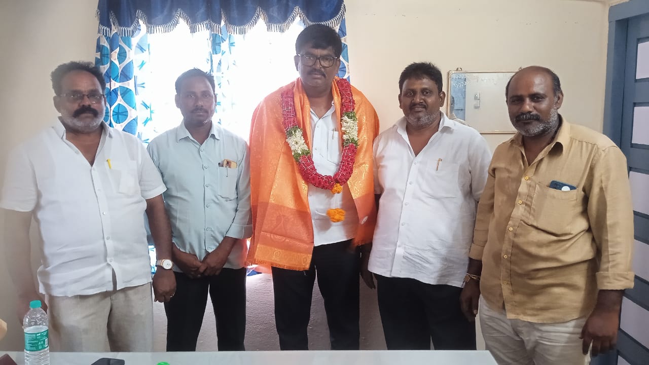 నూతన కంభం మార్కెట్ యార్డ్ చైర్మన్ పూనూరు ను కలిసిన వంగపాడు టీడీపీ లీడర్స్