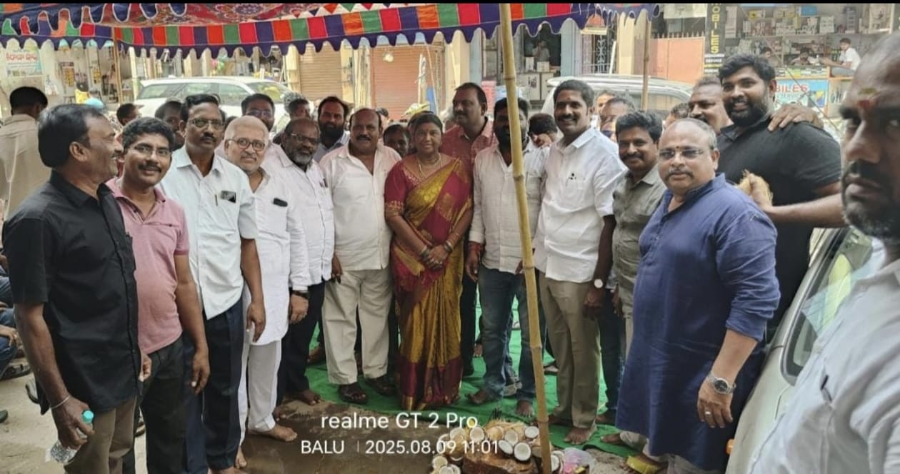 పెరుగు బజారు విస్తరణ పనులు ప్రారంభం కార్పొరేటర్ మాదంశెట్టి చిన్న తల్లి నీలబాబు
