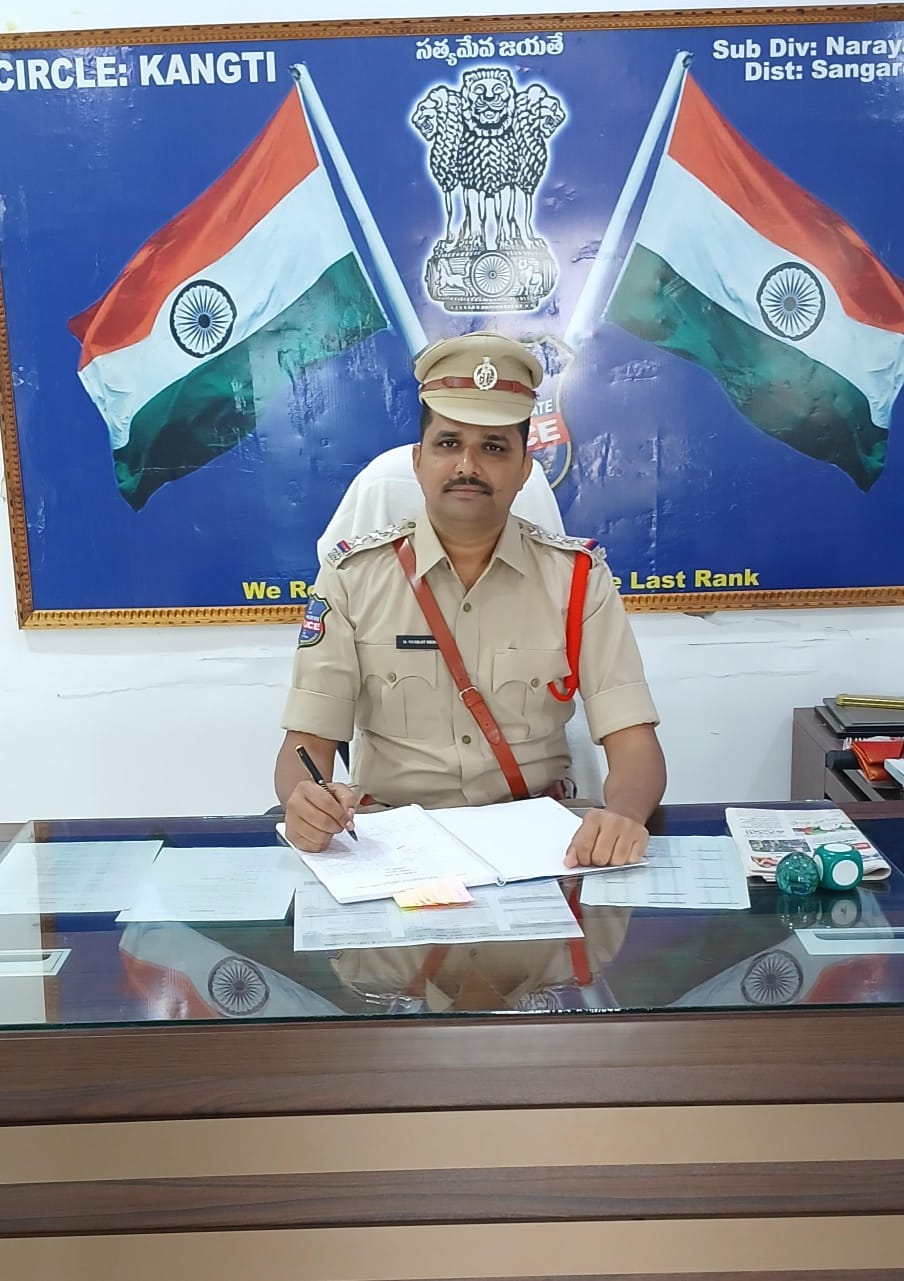 తార్ రోడ్స్ పై కేజవిల్ ట్రాక్టర్స్ నడిపితే కేసు నమోదు చేసి ట్రాక్టర్ సీజ్ చేస్తాం,