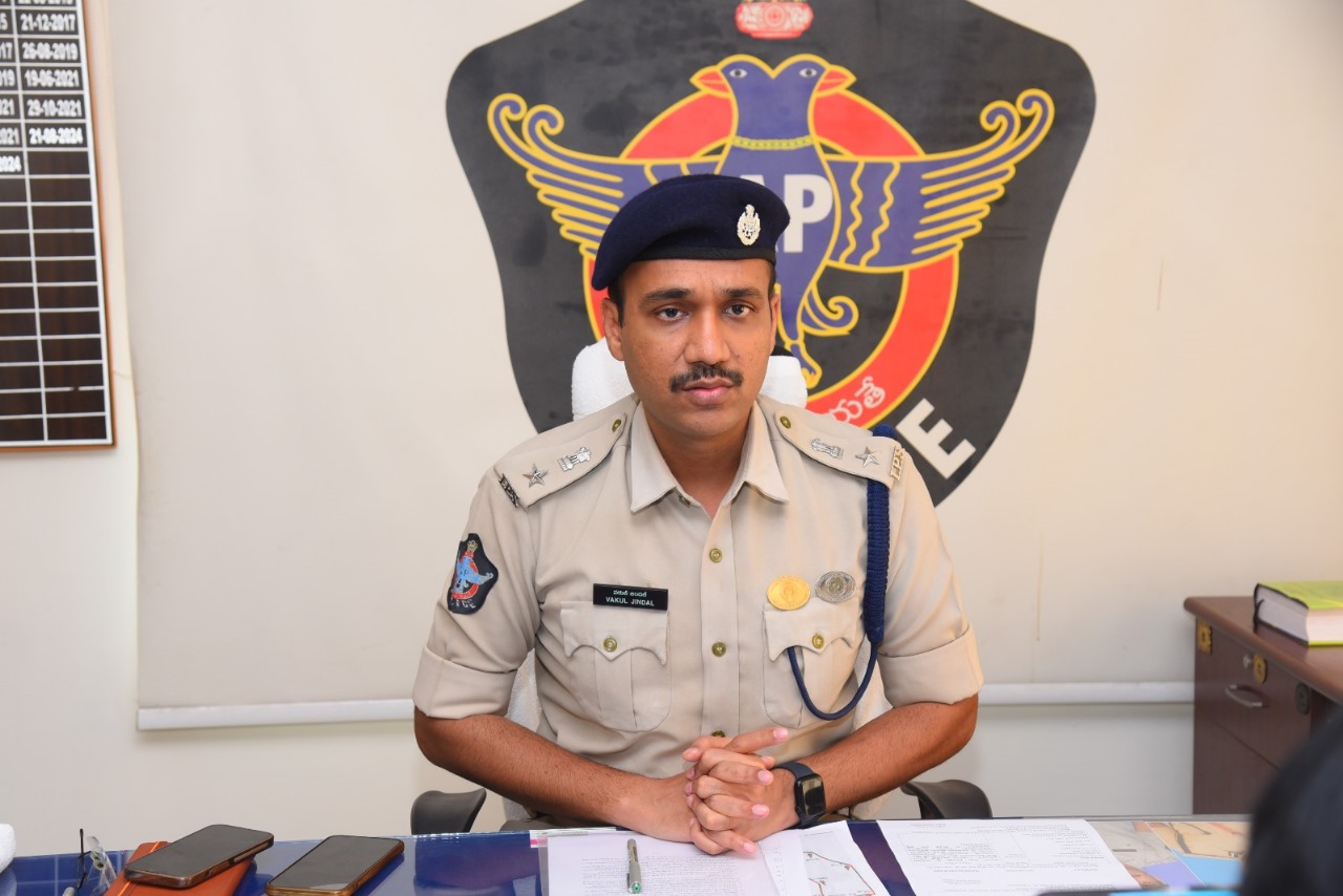 రాత్రి వేళల్లో ఆకతాయిల ఆగడాలకు కళ్ళెం వేసేందుకు ప్రత్యేకంగా గస్తీ