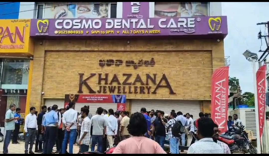 చందానగర్ ఖజానా జువెలరీ షాప్ లో దుండగుల కాల్పుల కలకలం