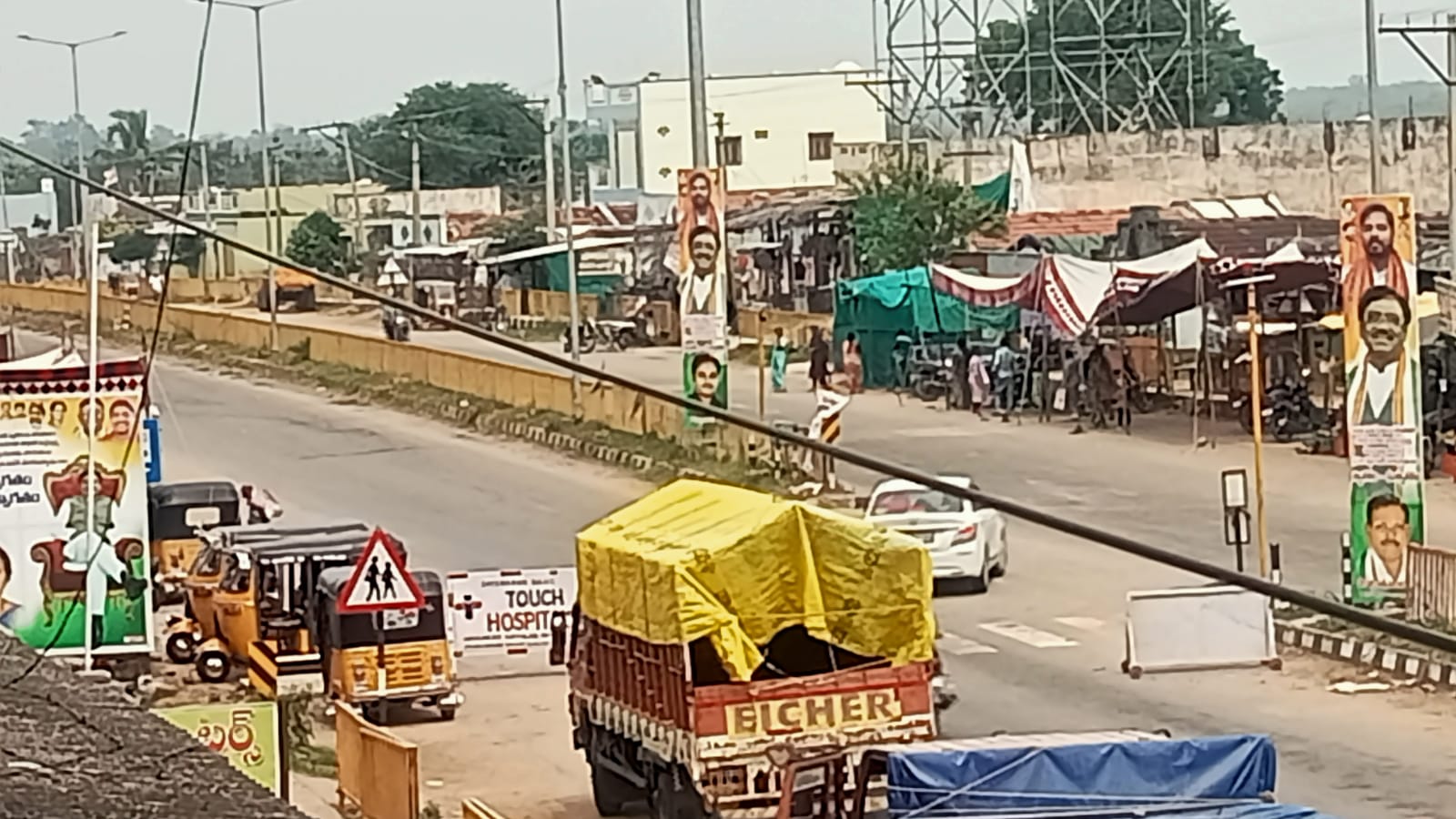 ఫ్లెక్సీలు ఉన్నాయి జాగ్రత్త!