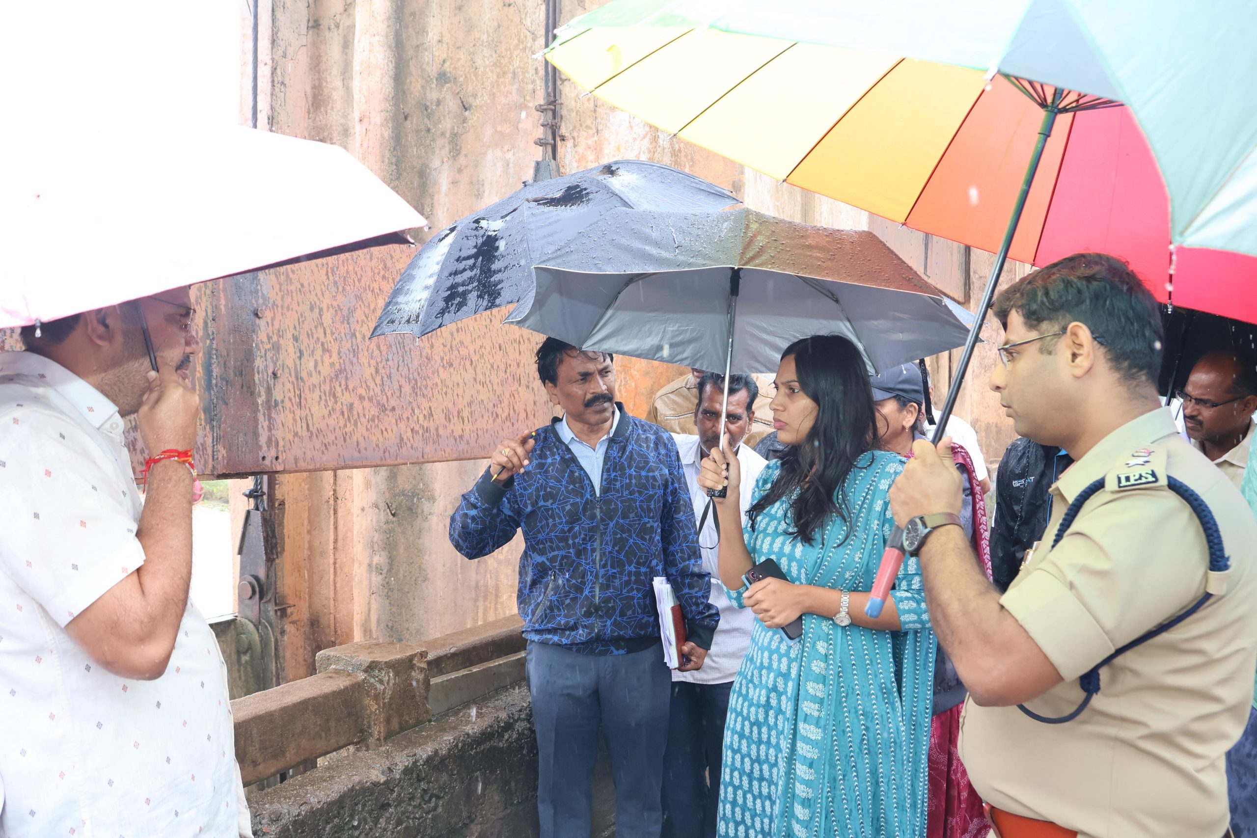 భారీ వర్షాలు వరద ప్రవాహాల పట్ల ప్రజల అప్రమత్తంగా ఉండాలి: పి ప్రావిణ్య జిల్లా కలెక్టర్