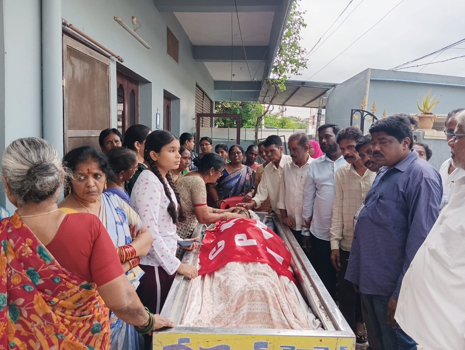మాదాసు పరుశురాం పార్థివ దేహానికి నివాళులర్పించిన బహుజన్ సమాజ్ పార్టీ అధ్యక్షుడు