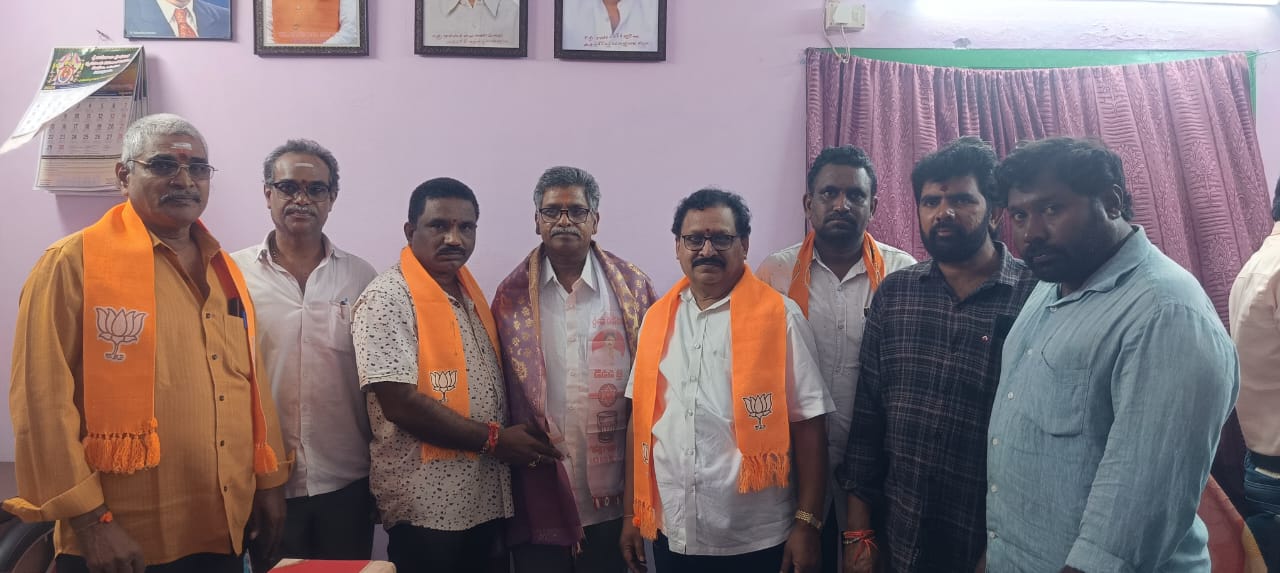 టీ కొత్తపల్లి సొసైటీ అధ్యక్షుని ప్రమాణస్వీకారంలో పాల్గొన్న బిజెపి నాయకులు