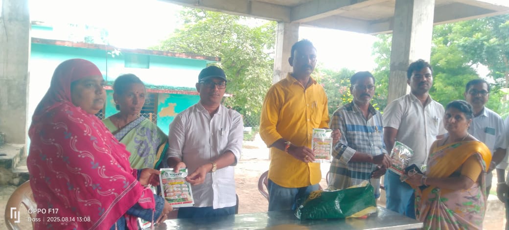 తర్లుపాడులో మహిళా గ్రూపులకు కూరగాయ విత్తనాల పంపిణీ
