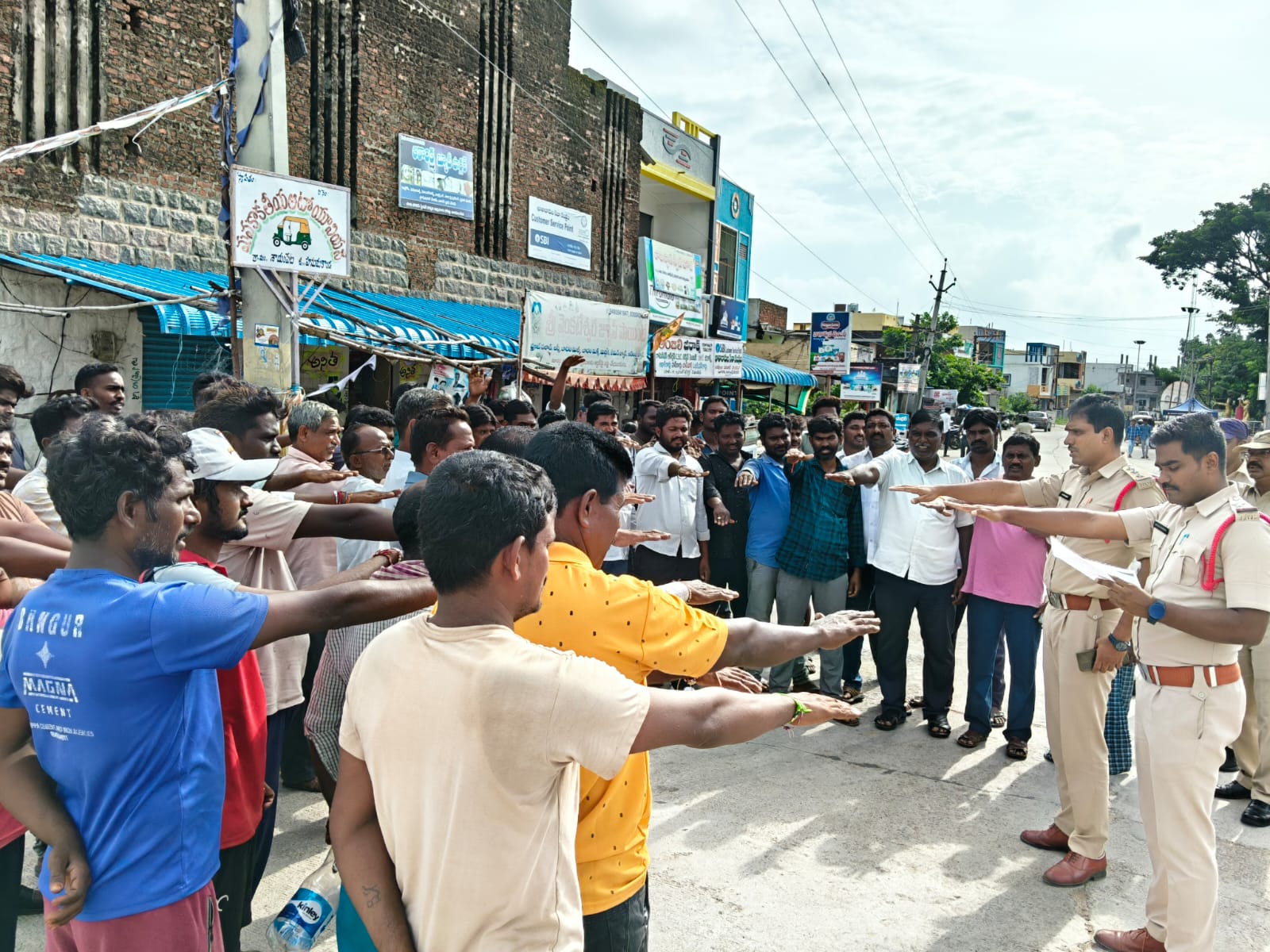 యువత మత్తు పదార్థాలకు బానిస కావద్దు సీఐ పి రంజిత్ రావు