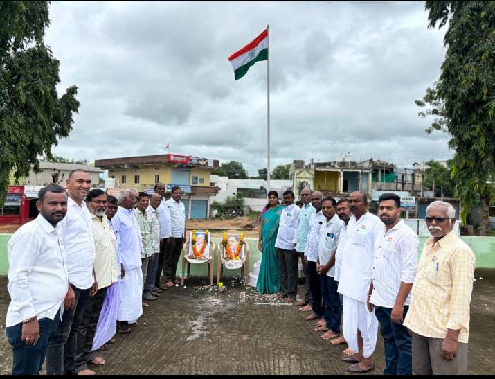 వ్యవసాయ మార్కెట్ కమిటీ కార్యాలయంలో జెండా ఆవిష్కరించిన చైర్మన్ కవిత