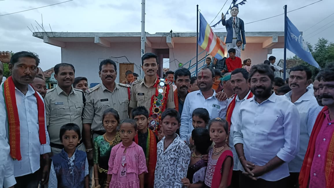 బట్టాపూర్ లో తీజ్ పండుగ వేడుకల్లో పాల్గొన్న ఎస్ ఐ పడాల రాజేశ్వర్