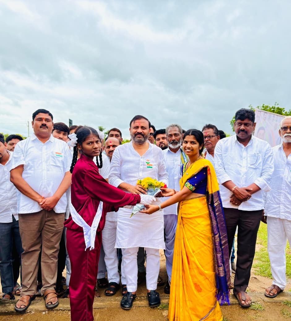 సోషల్ వెల్ఫేర్ రెసిడెన్షియల్ స్కూల్లో స్వతంత్ర దినోత్సవ వేడుకల్లో పాల్గొన్న ఎమ్మెల్యే…