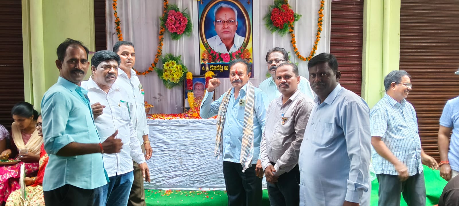 కూకట్ల ఐలయ్య మొదటి సంవత్సరీకంకార్యక్రమంలో టీజేఎంయు జిల్లానాయకుల ఘన నివాళి
