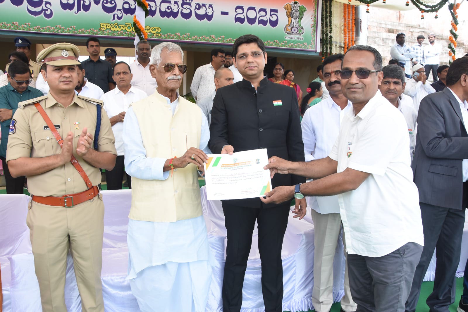 మద్నూర్ తాసిల్దార్ ఎండి ముజీబ్ కు ఉత్తమ సేవా పథకం అవార్డు