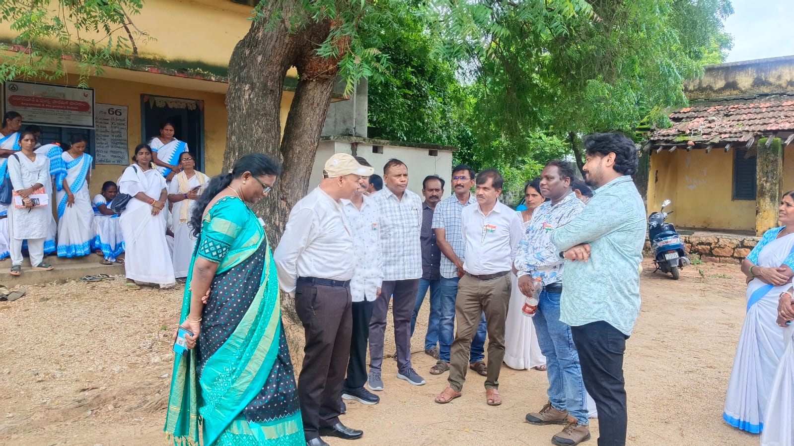 జ్వరాలు తగ్గుముఖం పట్టే వరకు కలకోవ గ్రామంలో హెల్త్ క్యాంప్ ఏర్పాటు