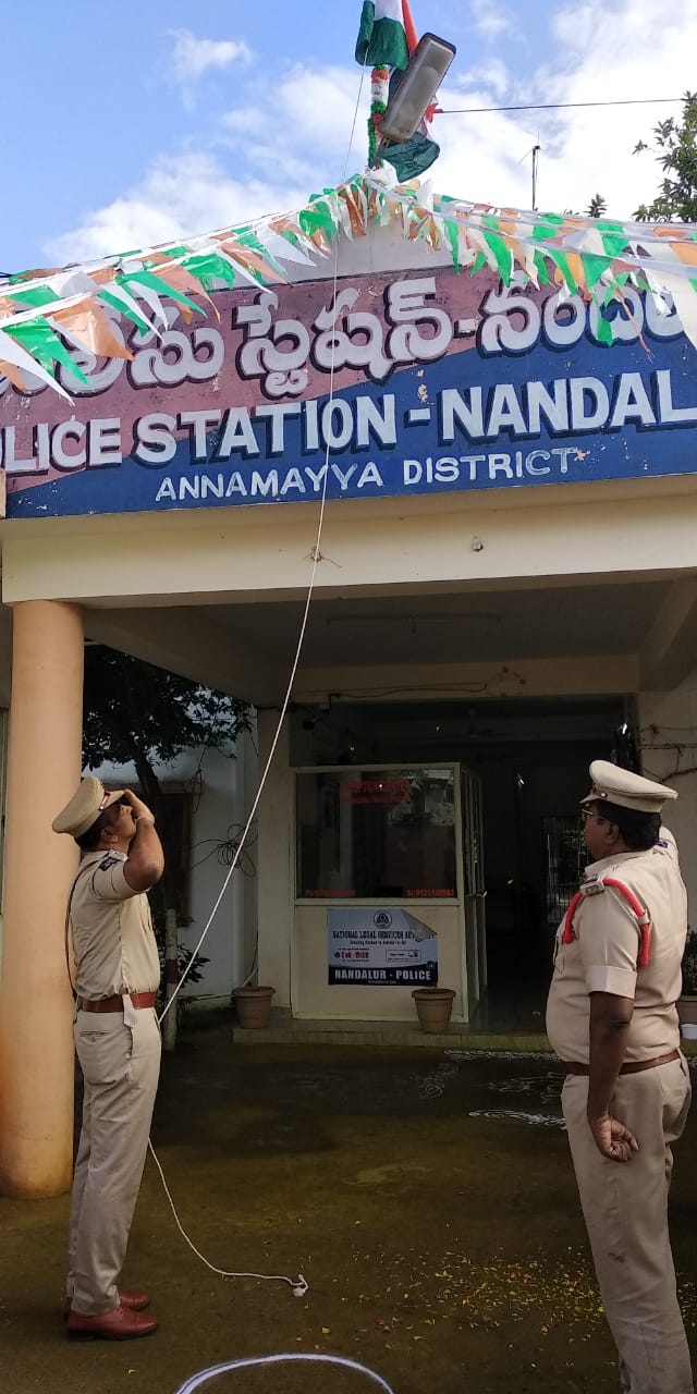 స్వాతంత్ర సమర వీరులను మరవకండి, ఎస్ ఐ,మల్లికార్జునరెడ్డి