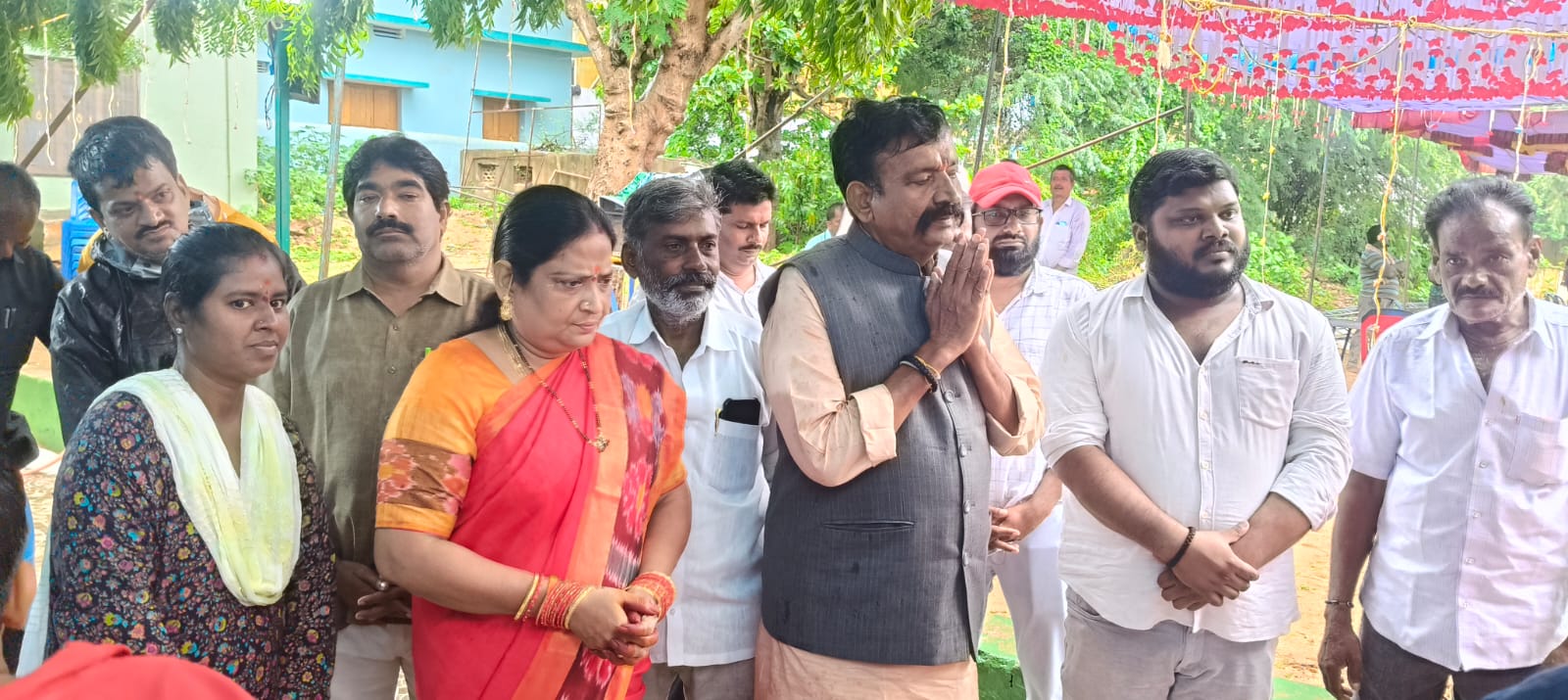 ముత్తు మారెమ్మను దర్శించుకున్న ఎమ్మెల్యే ఆకేపాటి