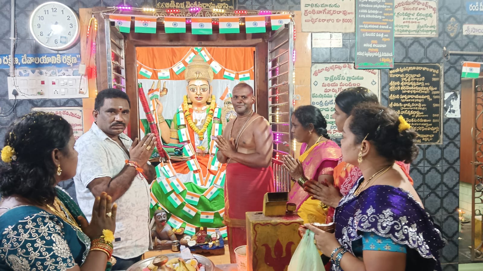 మావుళ్ళమ్మ తల్లికి భరతమాత గా ప్రత్యేక అలంకరణ