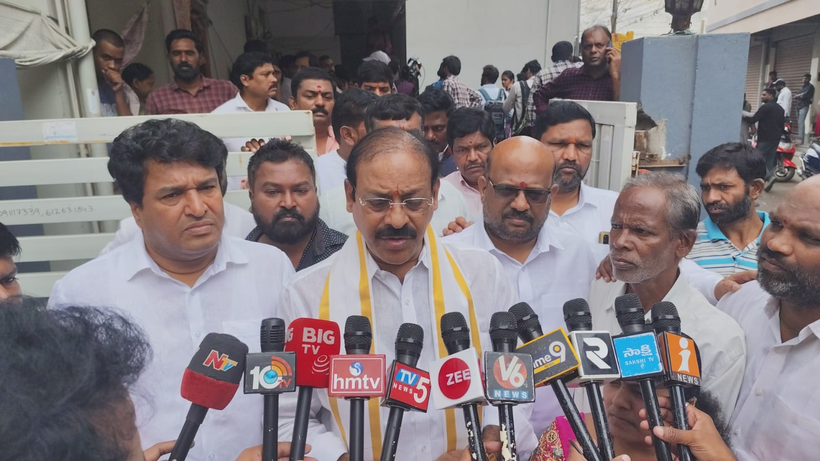 పట్టపగలు పదేళ్ల బాలిక ఇంట్లోనే హత్యకు గురికావడం చాలా బాధాకరం. బండి రమేష్