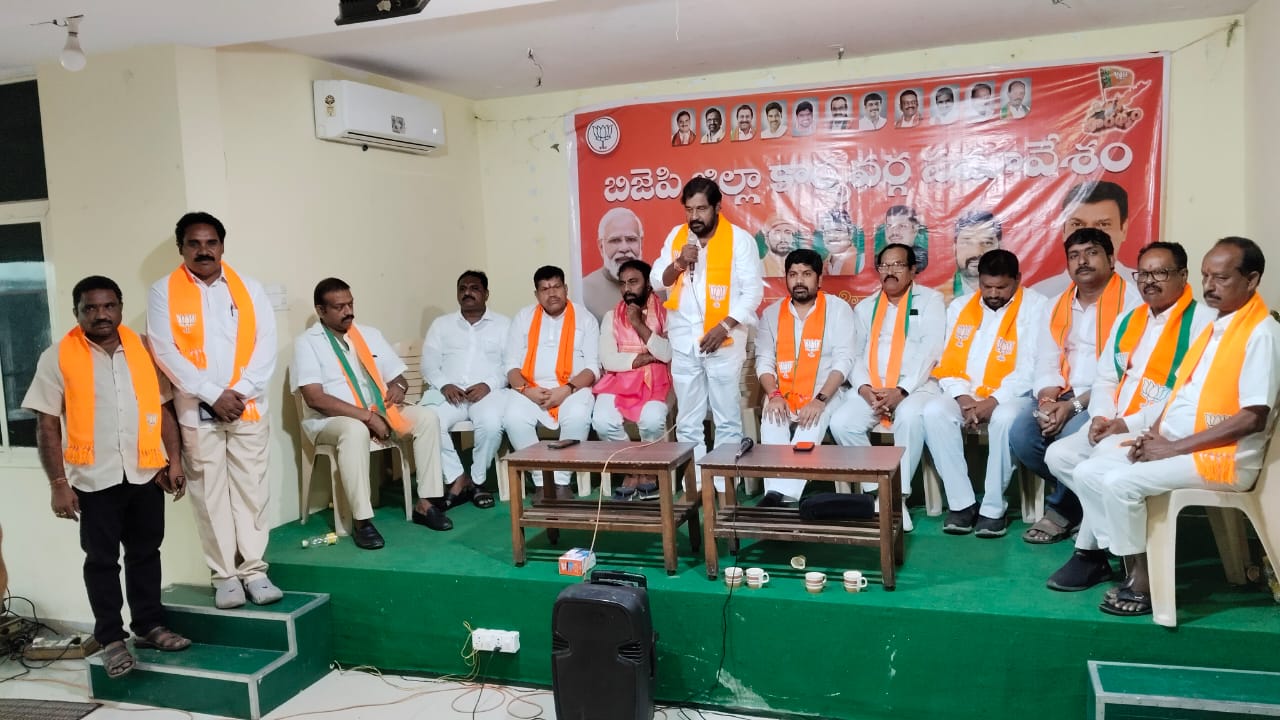 బీజేపీ రాష్ట్ర అధ్యక్షులు మాధవ్ శోభాయాత్ర విజయవంతం చేయండి